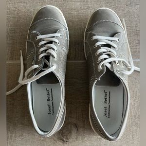 Women’s Caspian classic low sneakers